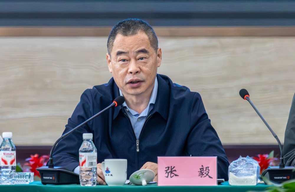 张毅.jpg